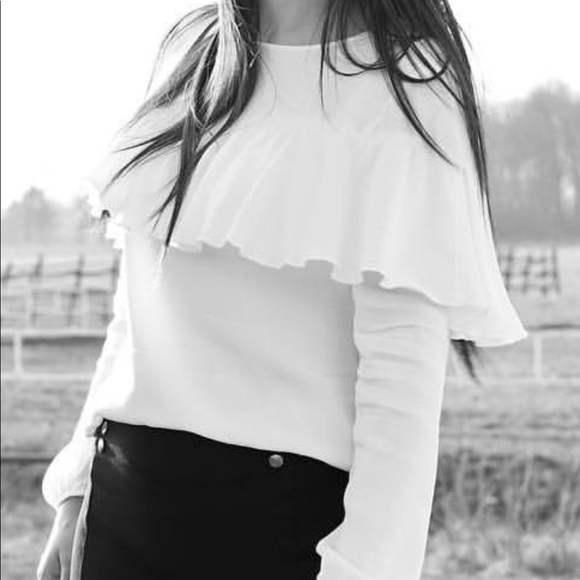 Stylish ruffle blouse 😍 - Picture 1 of 3